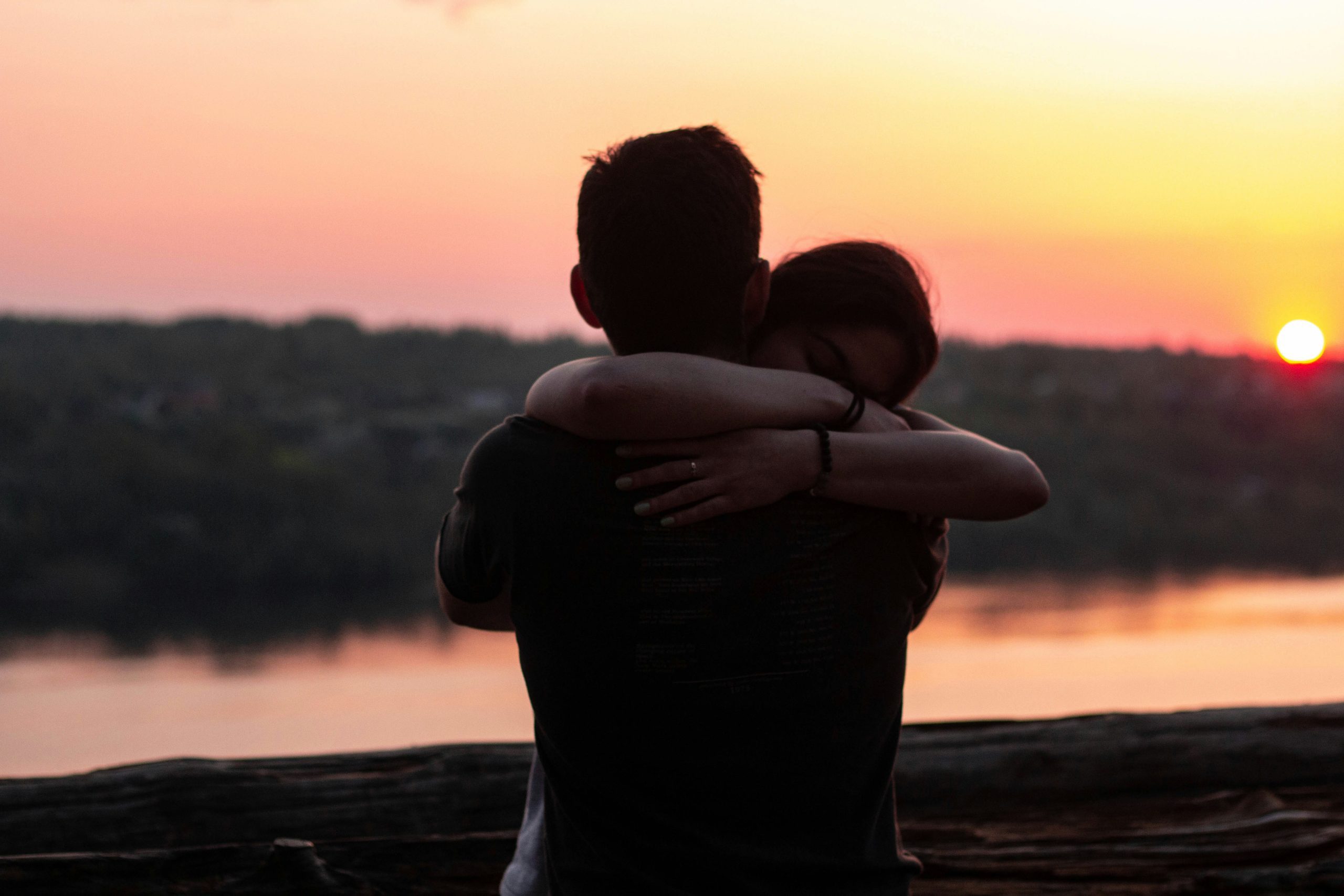 Emotional language dalam hubungan dan cara memahami emosi pasangan